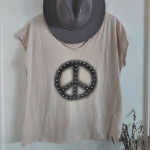 POL Days of Peace Round V-Neck Loose Top in Cream
